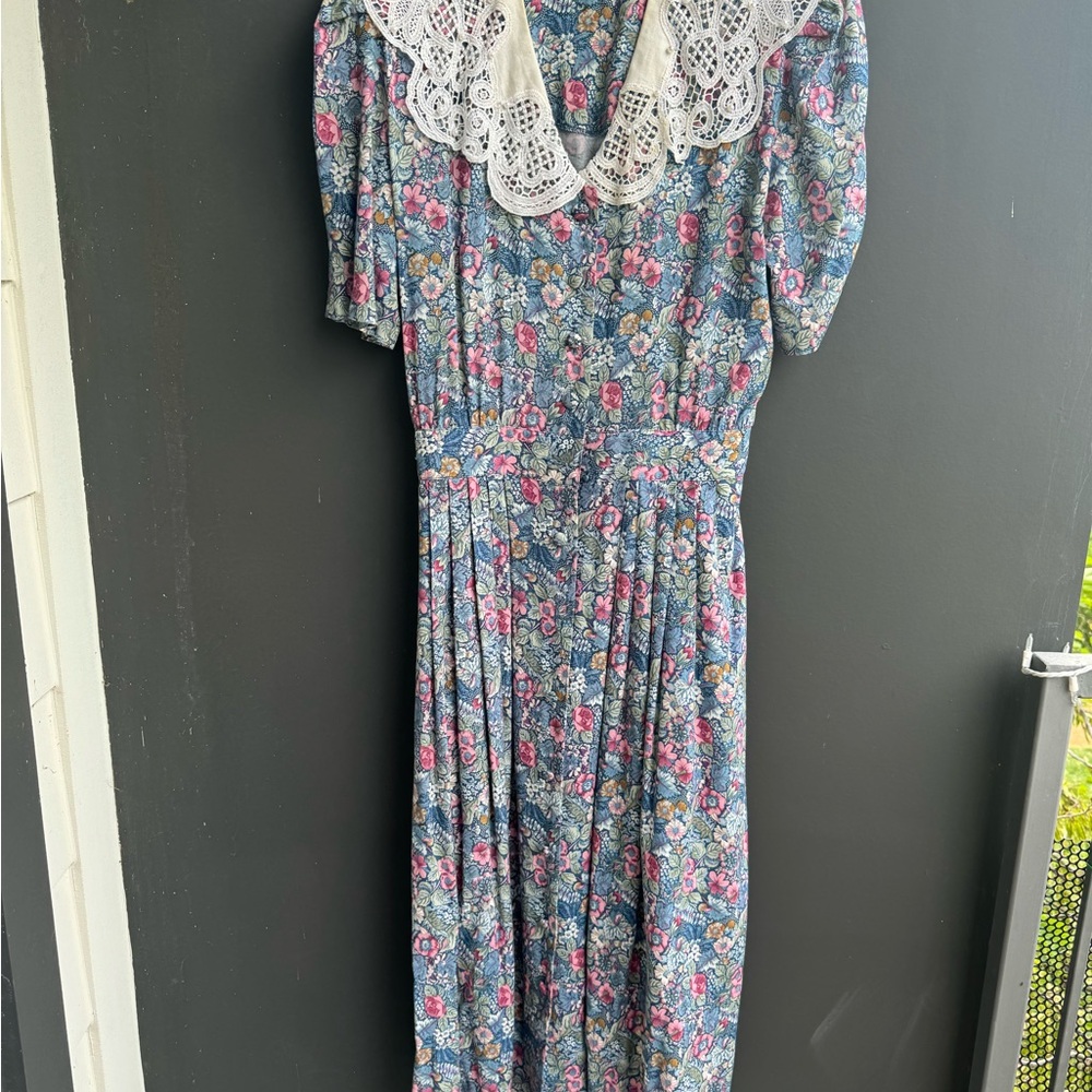 LG STAR Floral Dress with Lace Collar